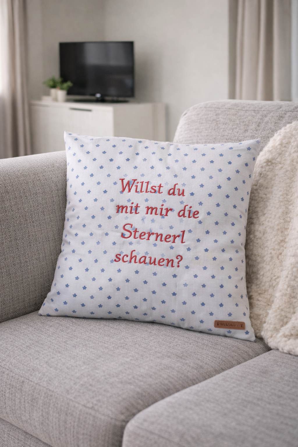 Zirbenkissen mit Stickerei