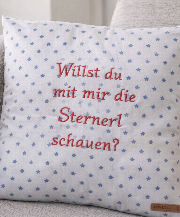 Zirbenkissen mit Stickerei