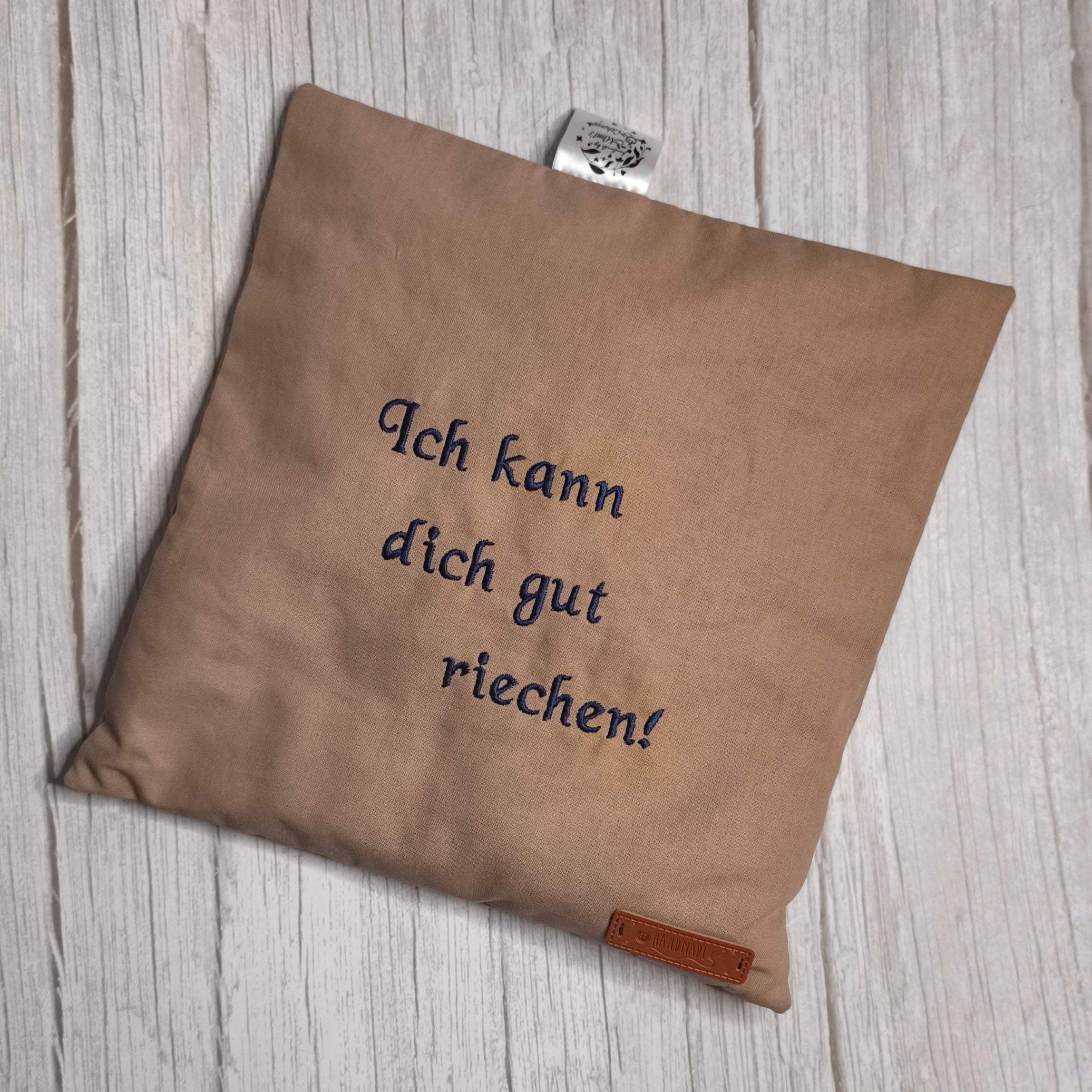 Zirbenkissen mit Stickerei