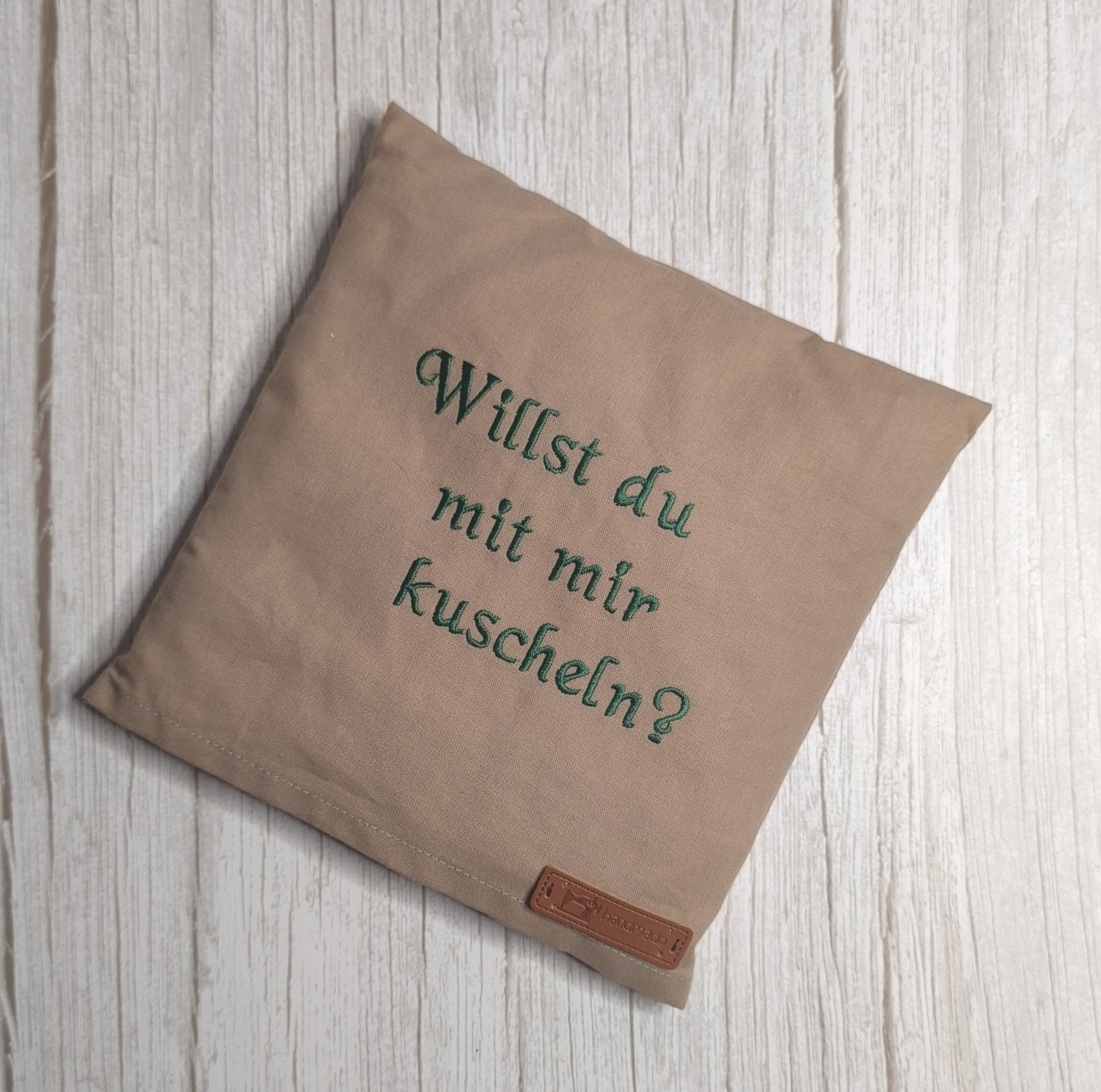 Kirschkernkissen mit Stickerei
