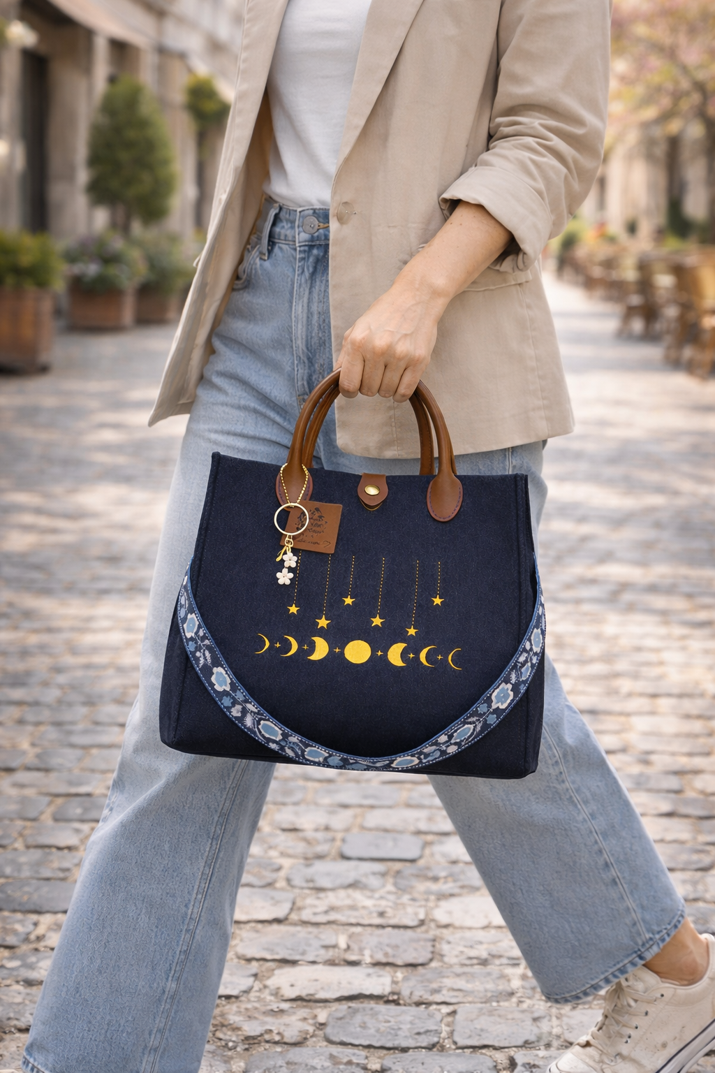 Filztasche mittel mit Stickerei