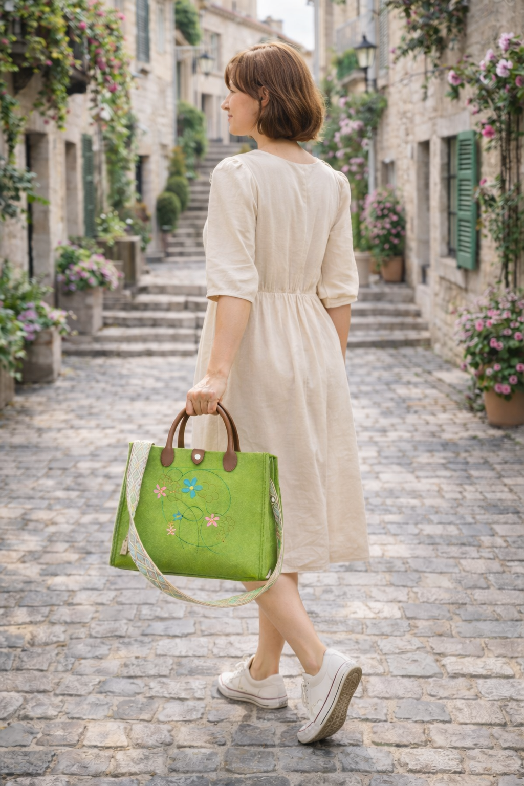 Filztasche mittel mit Stickerei